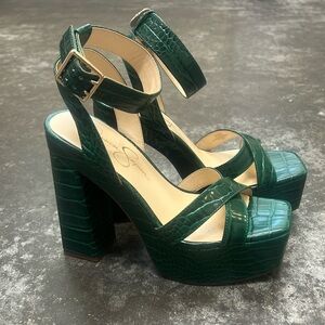 New Jessica Simpson dark croc green platforms SZ 6.5